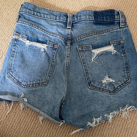 Abercrombie high rise mom Jean shorts - Picture 2 of 3